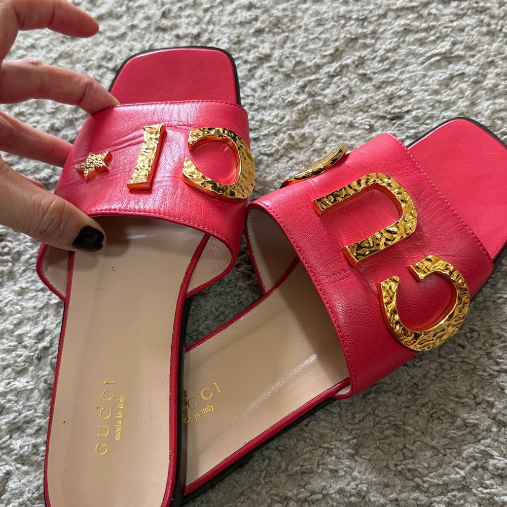 Gucci Cara Leather Slide Mules with Gold GUCCI Letters - Picture 7 of 10